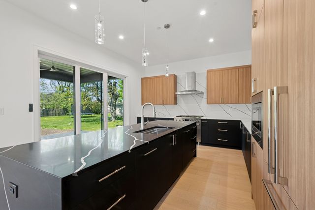 9214 N Washington Street, Niles, IL 60714