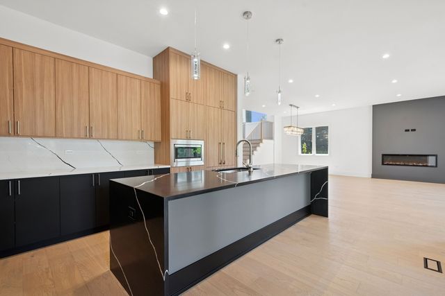 9214 N Washington Street, Niles, IL 60714