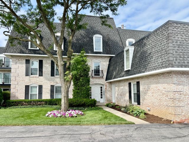 944 N Northwest Highway 307, Park Ridge, IL 60068