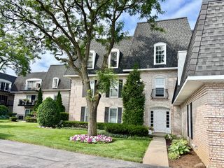 944 N Northwest Highway 307, Park Ridge, IL 60068