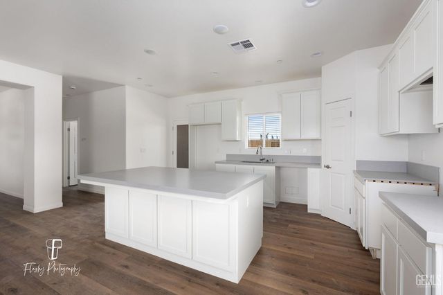 8802 Almata Avenue, Bakersfield, CA 93307