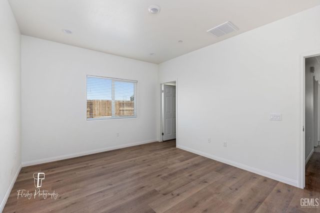 8802 Almata Avenue, Bakersfield, CA 93307