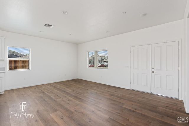 8802 Almata Avenue, Bakersfield, CA 93307