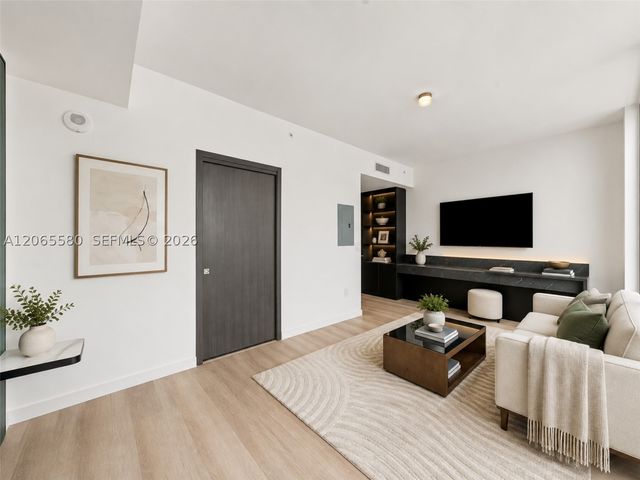 20 NE 11th 2505, Miami, FL 33132