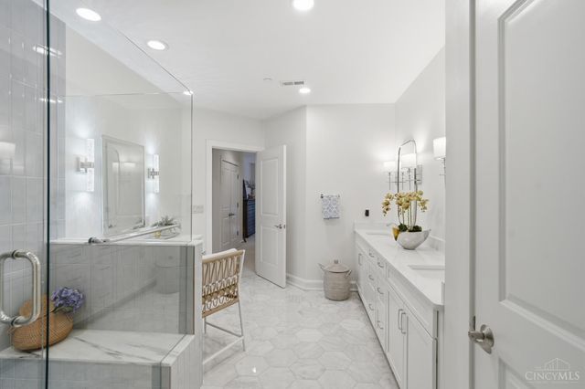 3942 Miami Road, Mariemont, OH 45227