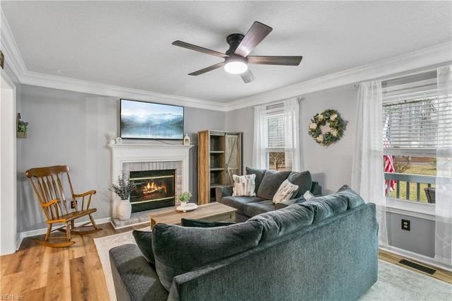 4454 Old Squaw LN, Gloucester, VA 23061