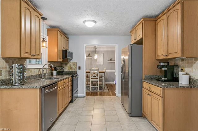 4454 Old Squaw LN, Gloucester, VA 23061