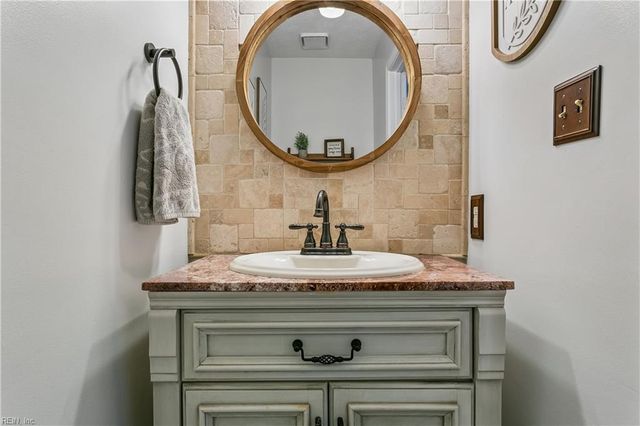 4454 Old Squaw LN, Gloucester, VA 23061