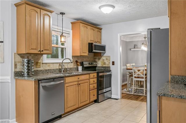 4454 Old Squaw LN, Gloucester, VA 23061