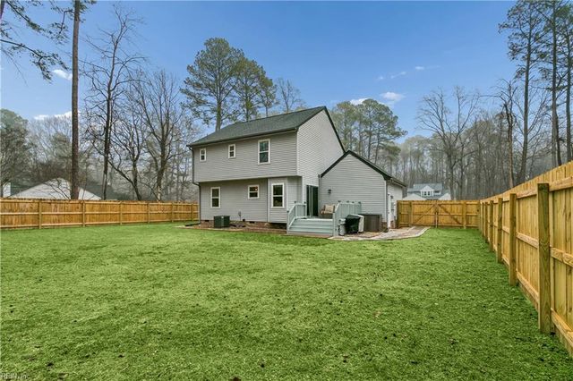 4454 Old Squaw LN, Gloucester, VA 23061