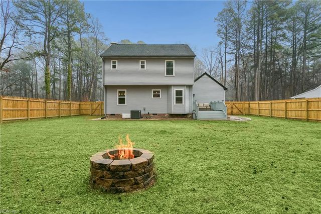 4454 Old Squaw LN, Gloucester, VA 23061