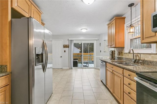 4454 Old Squaw LN, Gloucester, VA 23061