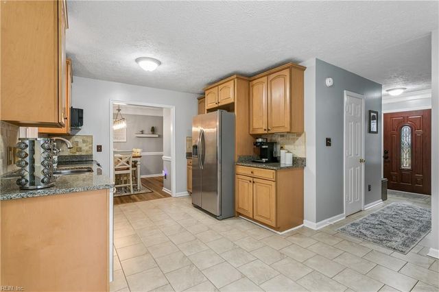 4454 Old Squaw LN, Gloucester, VA 23061