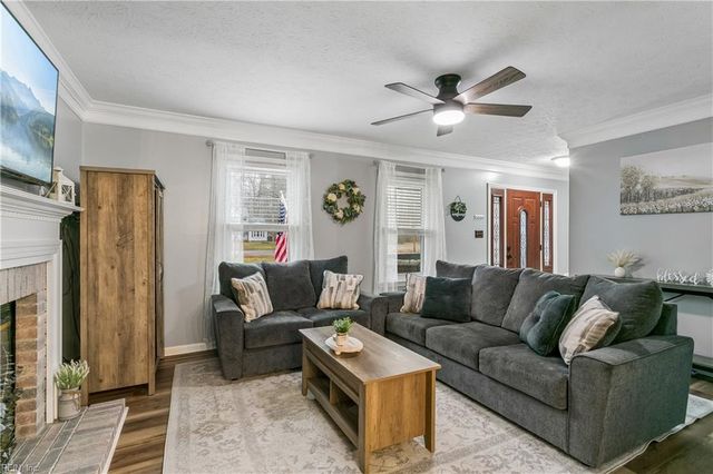 4454 Old Squaw LN, Gloucester, VA 23061