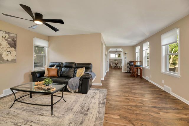 W298N2808 Shady LANE, Pewaukee, WI 53072