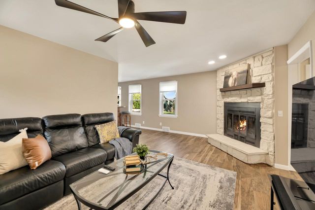 W298N2808 Shady LANE, Pewaukee, WI 53072