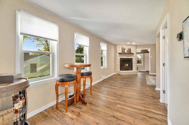 W298N2808 Shady LANE, Pewaukee, WI 53072