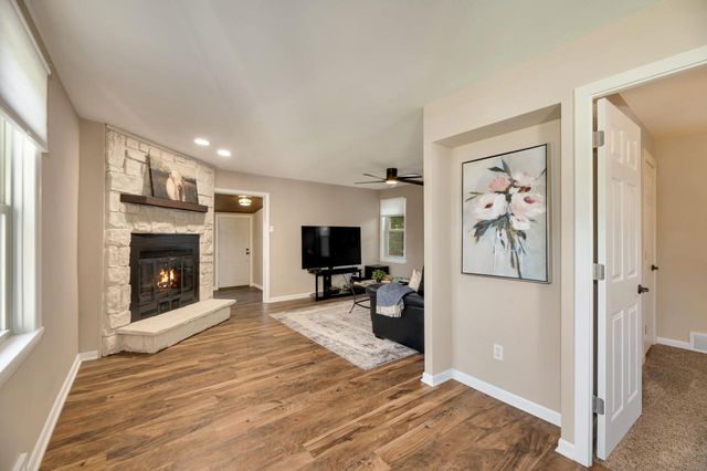 W298N2808 Shady LANE, Pewaukee, WI 53072