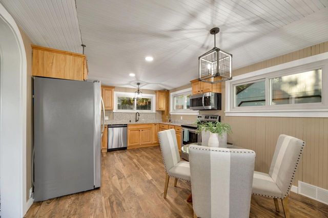 W298N2808 Shady LANE, Pewaukee, WI 53072