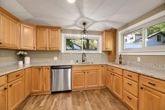 W298N2808 Shady LANE, Pewaukee, WI 53072