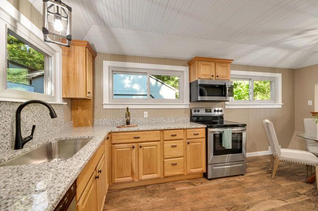 W298N2808 Shady LANE, Pewaukee, WI 53072