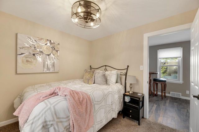 W298N2808 Shady LANE, Pewaukee, WI 53072