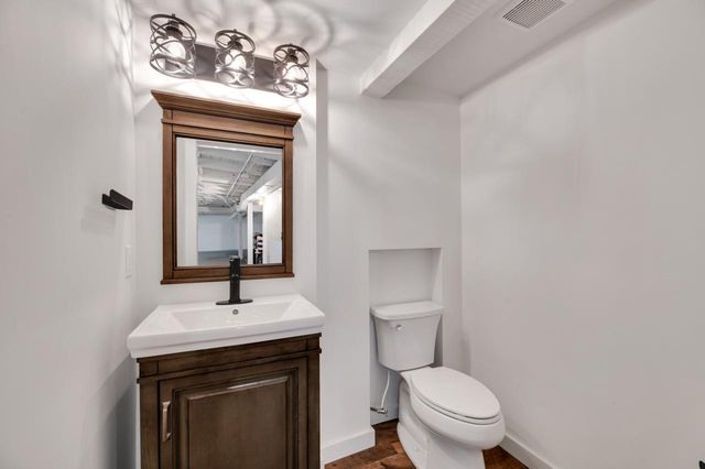 W298N2808 Shady LANE, Pewaukee, WI 53072