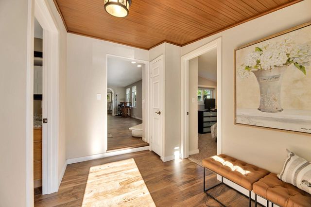 W298N2808 Shady LANE, Pewaukee, WI 53072