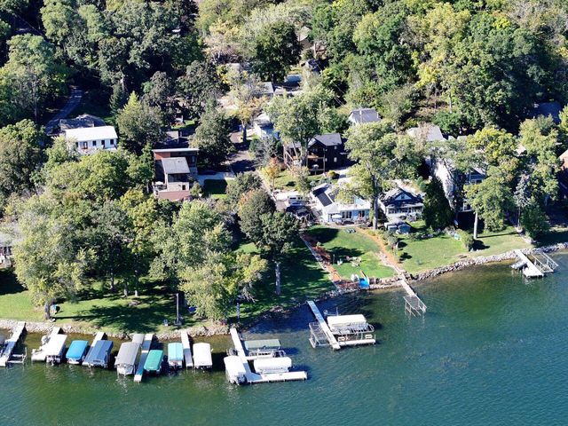 W298N2808 Shady LANE, Pewaukee, WI 53072