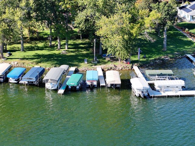 W298N2808 Shady LANE, Pewaukee, WI 53072