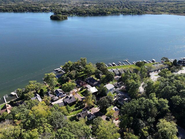 W298N2808 Shady LANE, Pewaukee, WI 53072