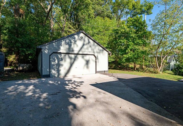 W298N2808 Shady LANE, Pewaukee, WI 53072