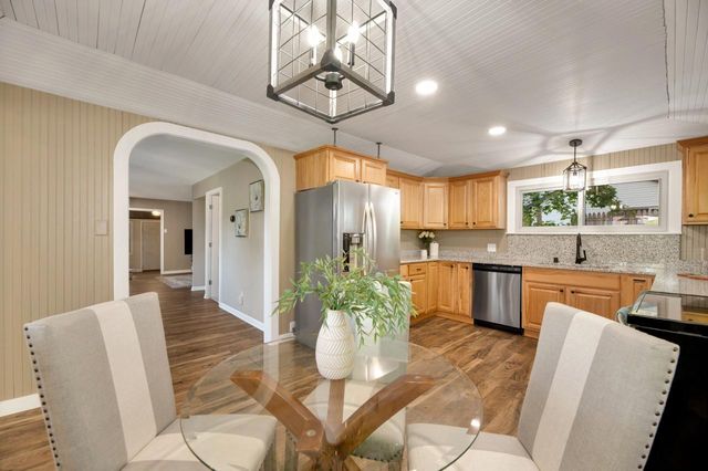 W298N2808 Shady LANE, Pewaukee, WI 53072