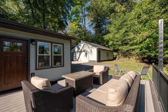 W298N2808 Shady LANE, Pewaukee, WI 53072