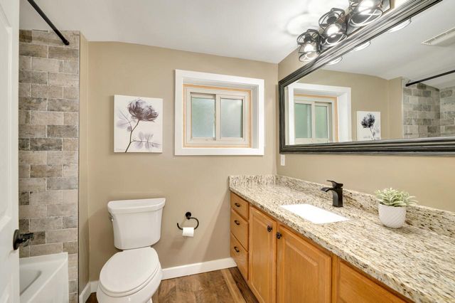 W298N2808 Shady LANE, Pewaukee, WI 53072