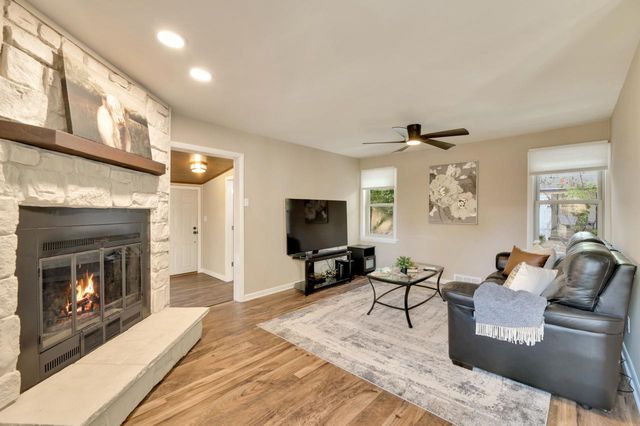 W298N2808 Shady LANE, Pewaukee, WI 53072