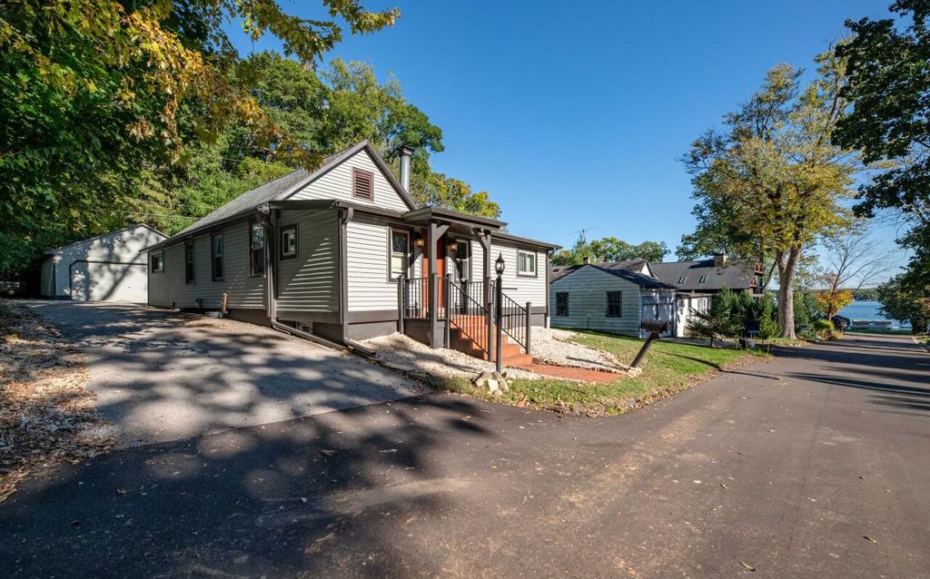 W298N2808 Shady LANE, Pewaukee, WI 53072