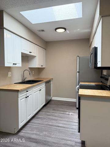 501 W TONOPAH Drive 7, Phoenix, AZ 85027