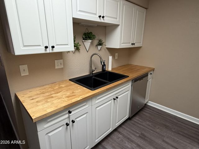 501 W TONOPAH Drive 7, Phoenix, AZ 85027