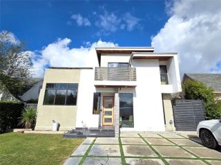 915 S Rimpau Boulevard, Los Angeles, CA 90019