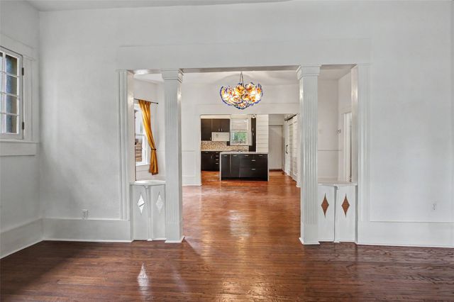 1601 S Henderson Street, Fort Worth, TX 76104