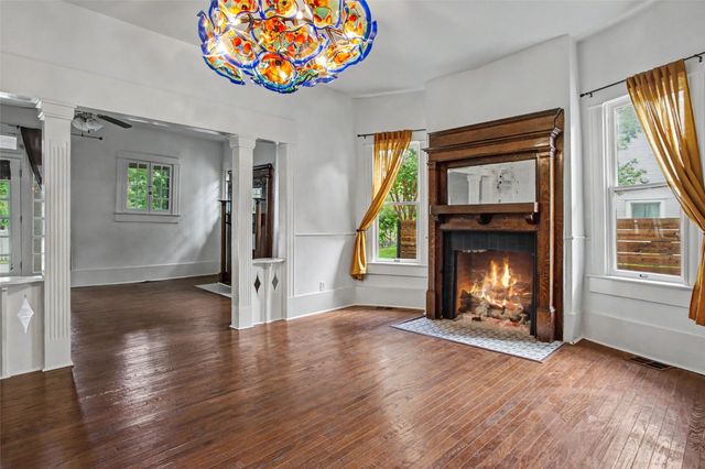 1601 S Henderson Street, Fort Worth, TX 76104