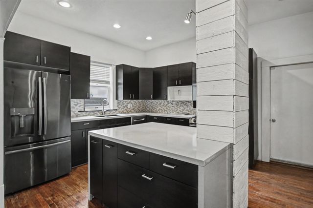 1601 S Henderson Street, Fort Worth, TX 76104