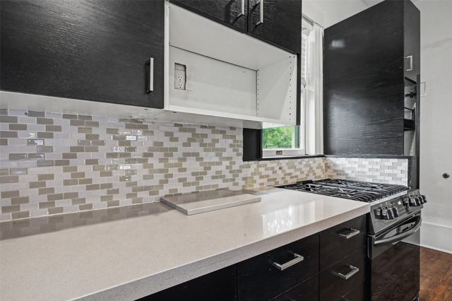 1601 S Henderson Street, Fort Worth, TX 76104
