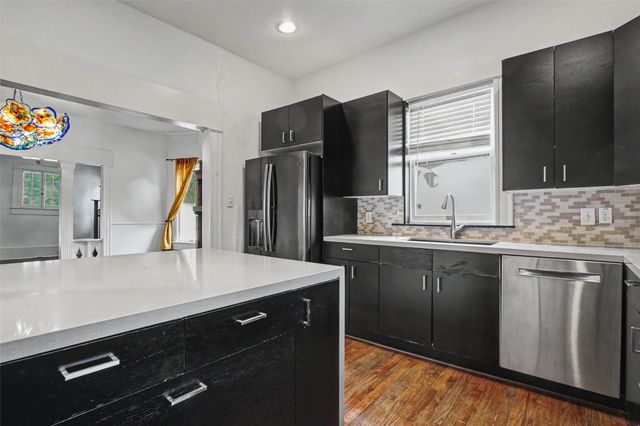 1601 S Henderson Street, Fort Worth, TX 76104