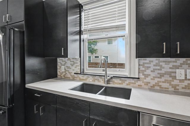1601 S Henderson Street, Fort Worth, TX 76104