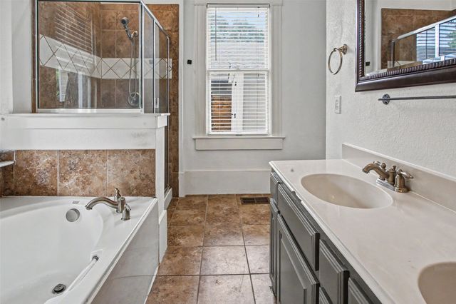 1601 S Henderson Street, Fort Worth, TX 76104