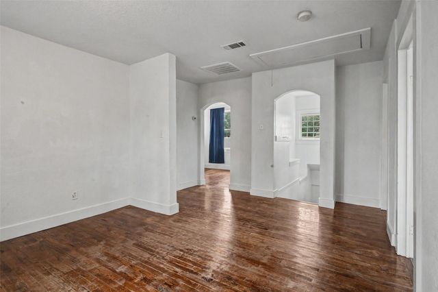 1601 S Henderson Street, Fort Worth, TX 76104