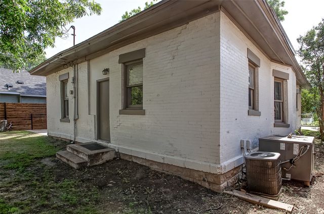 1601 S Henderson Street, Fort Worth, TX 76104