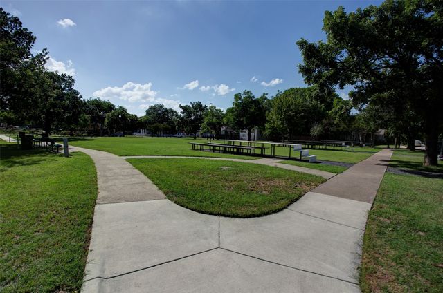 1601 S Henderson Street, Fort Worth, TX 76104